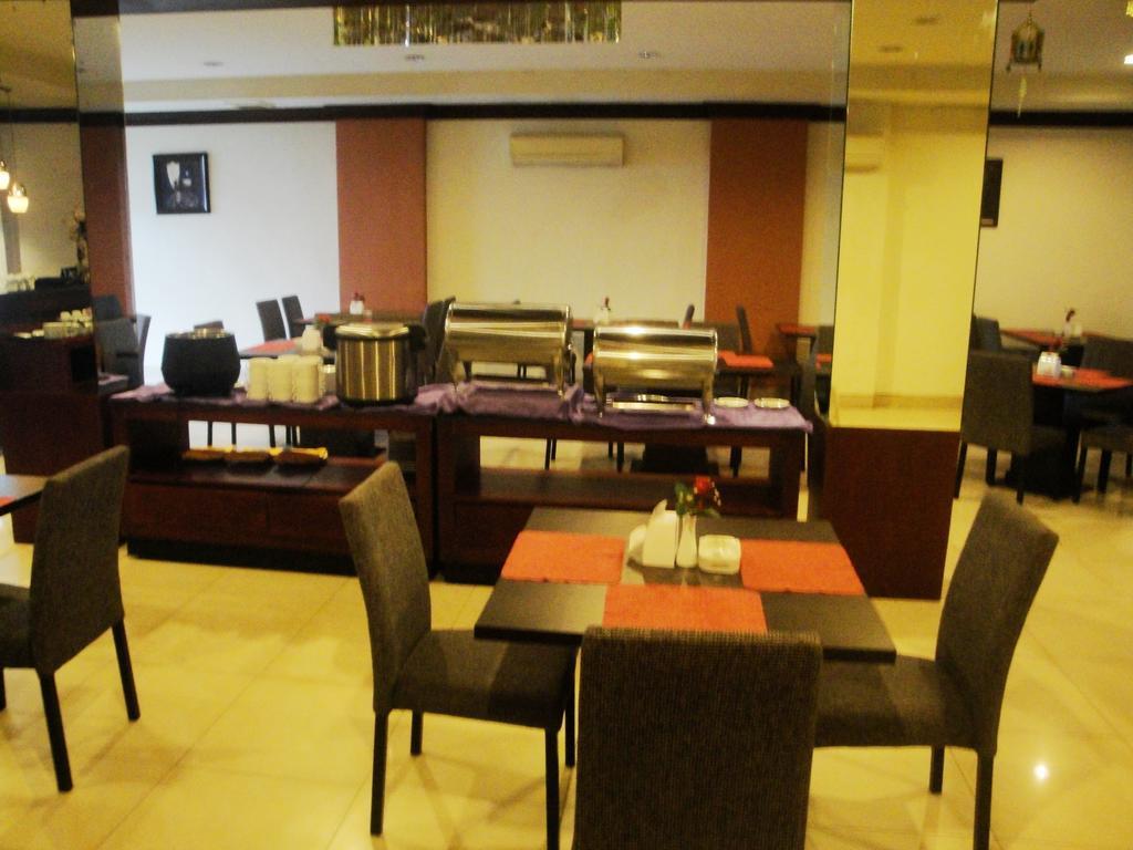Imperial Hotel Kendari Extérieur photo