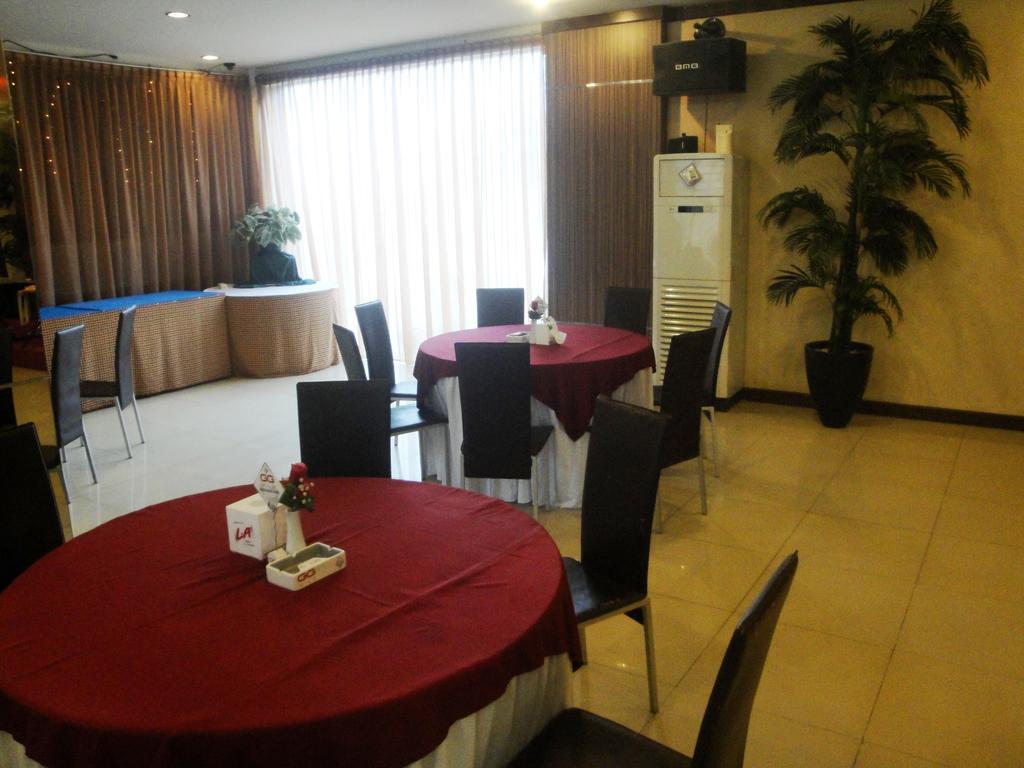 Imperial Hotel Kendari Extérieur photo