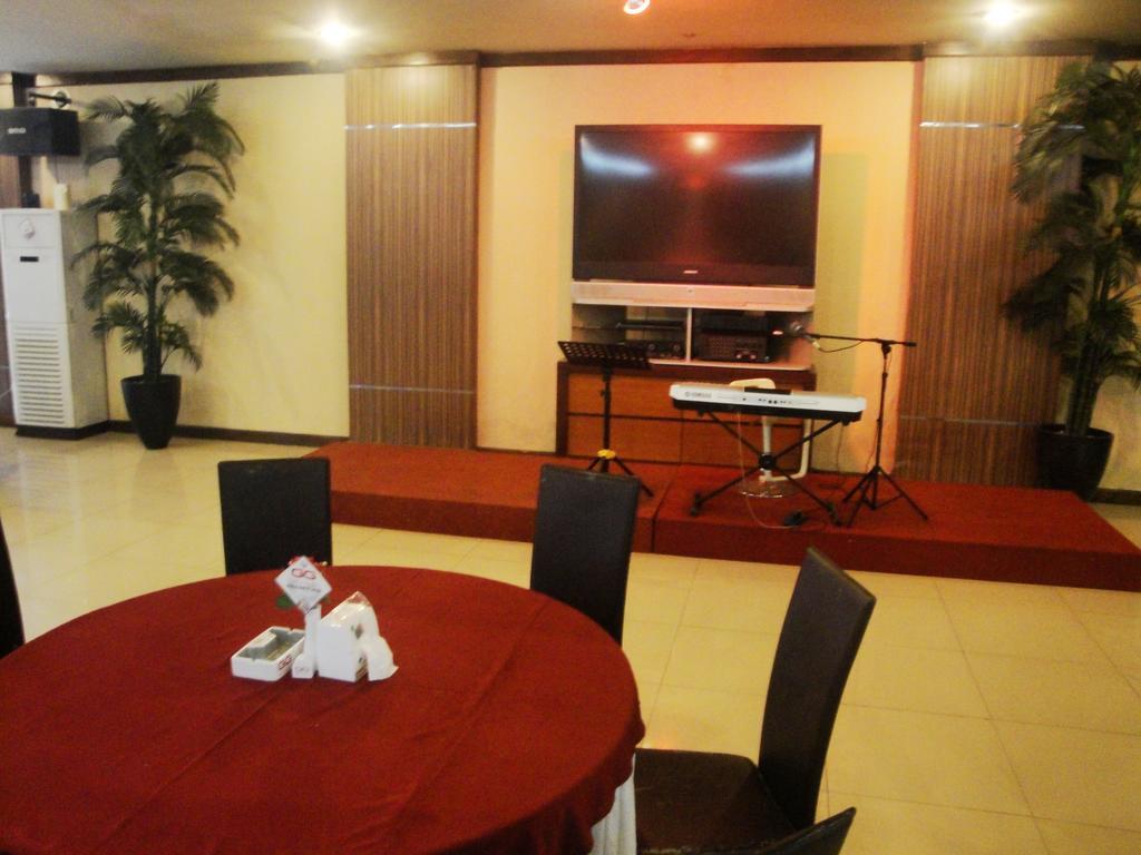 Imperial Hotel Kendari Extérieur photo