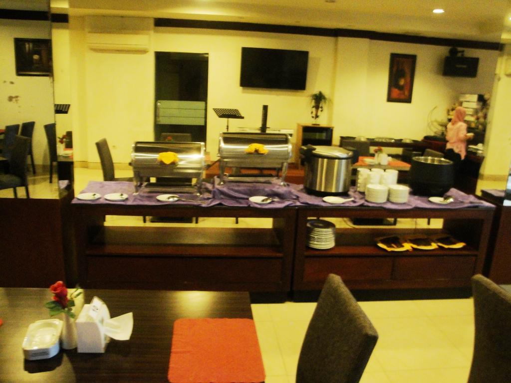 Imperial Hotel Kendari Extérieur photo