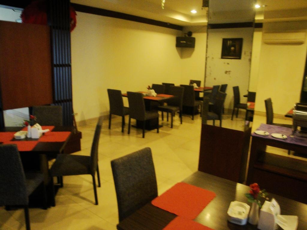 Imperial Hotel Kendari Extérieur photo