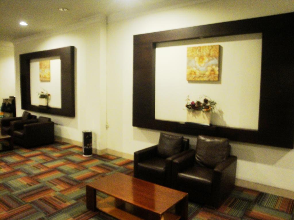 Imperial Hotel Kendari Extérieur photo