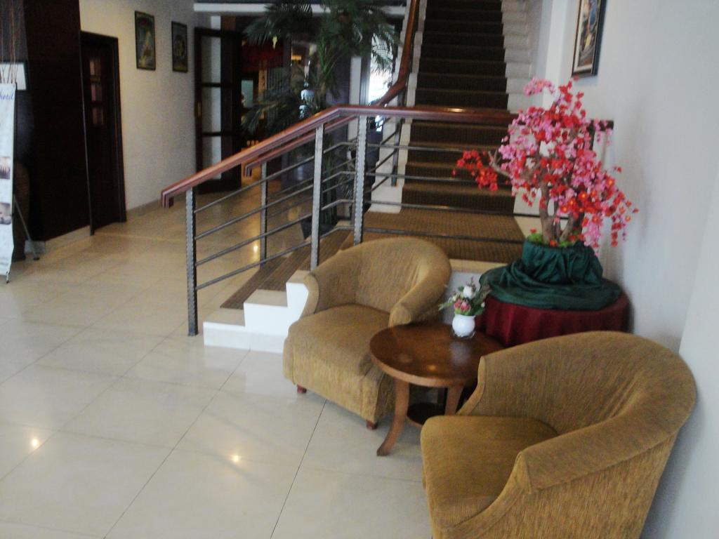 Imperial Hotel Kendari Extérieur photo