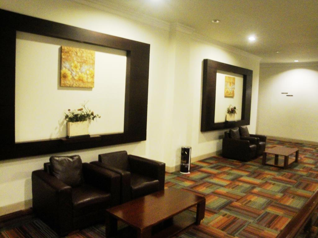 Imperial Hotel Kendari Extérieur photo