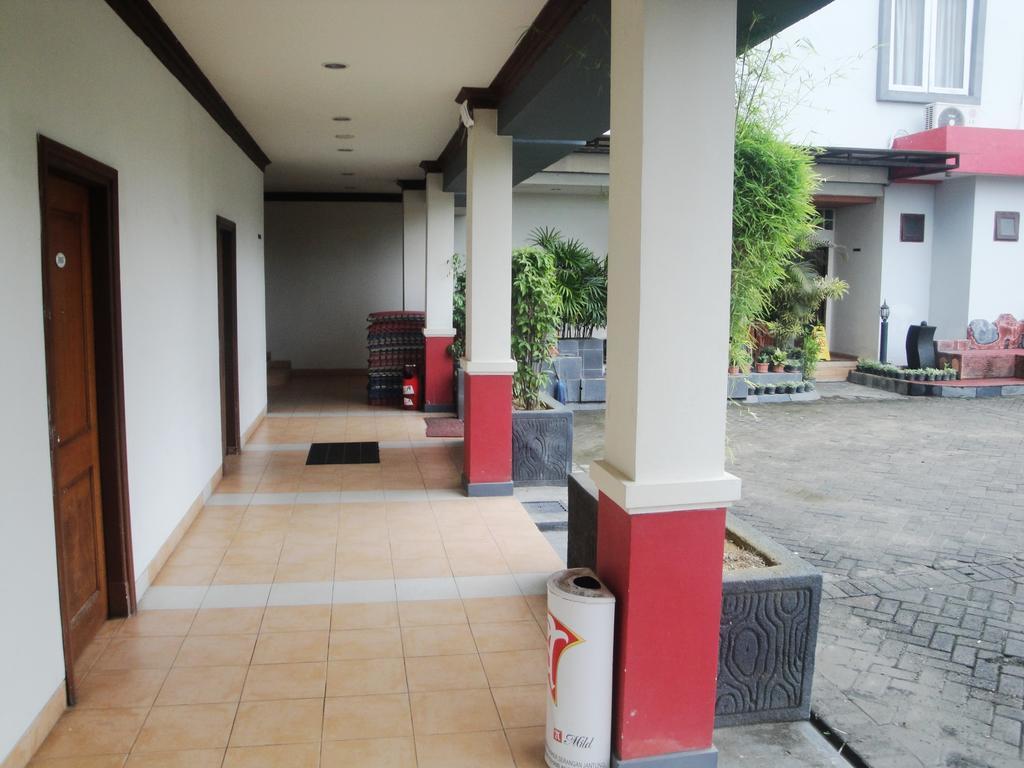 Imperial Hotel Kendari Extérieur photo