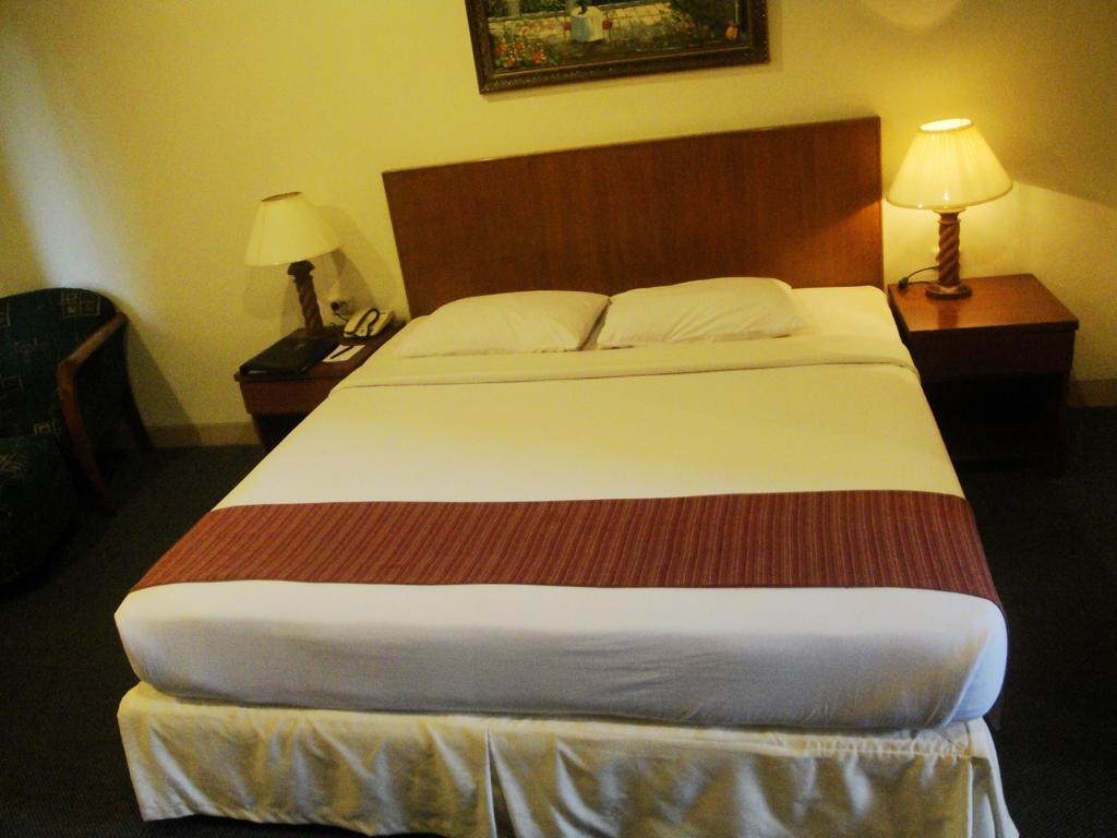 Imperial Hotel Kendari Chambre photo