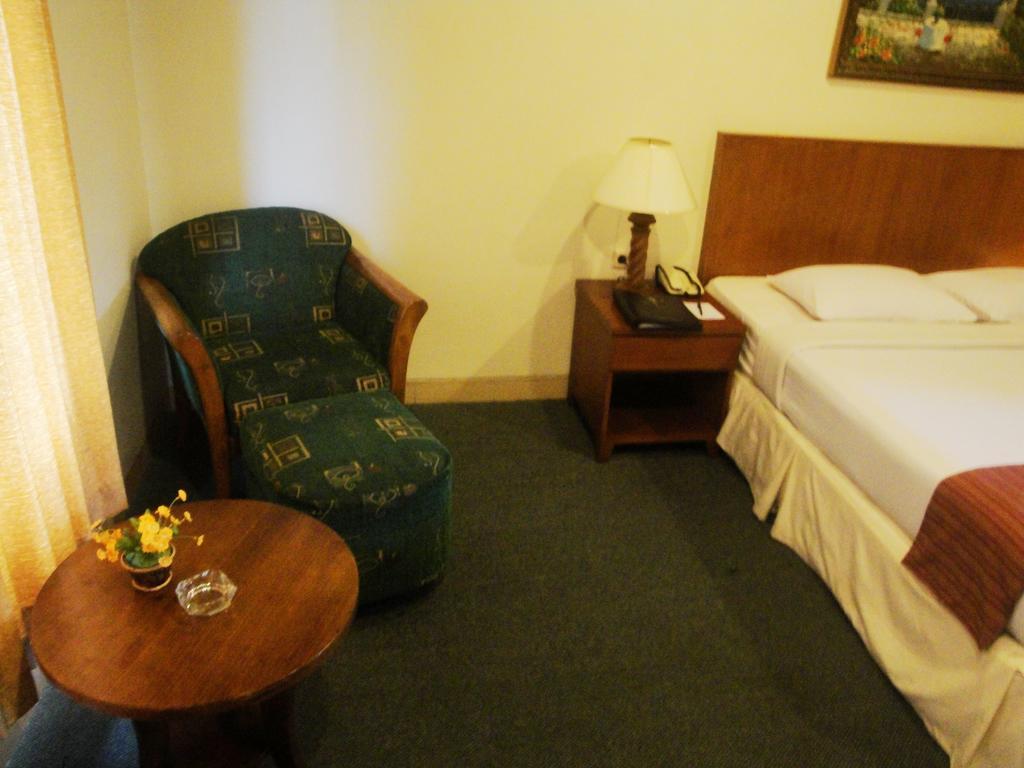 Imperial Hotel Kendari Chambre photo