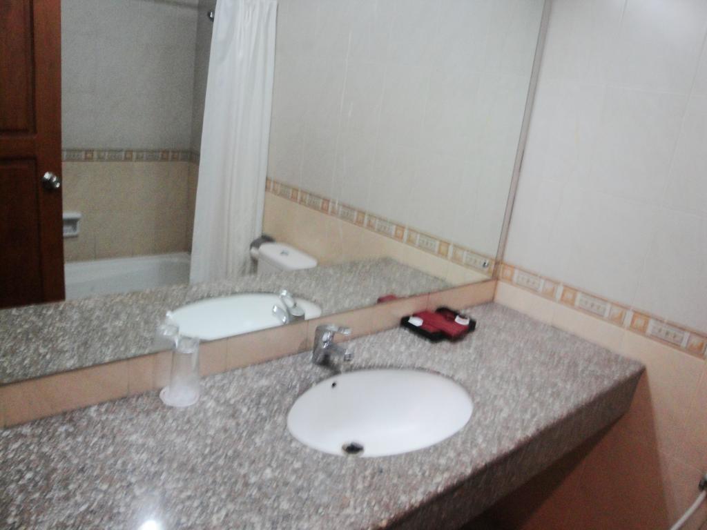 Imperial Hotel Kendari Chambre photo