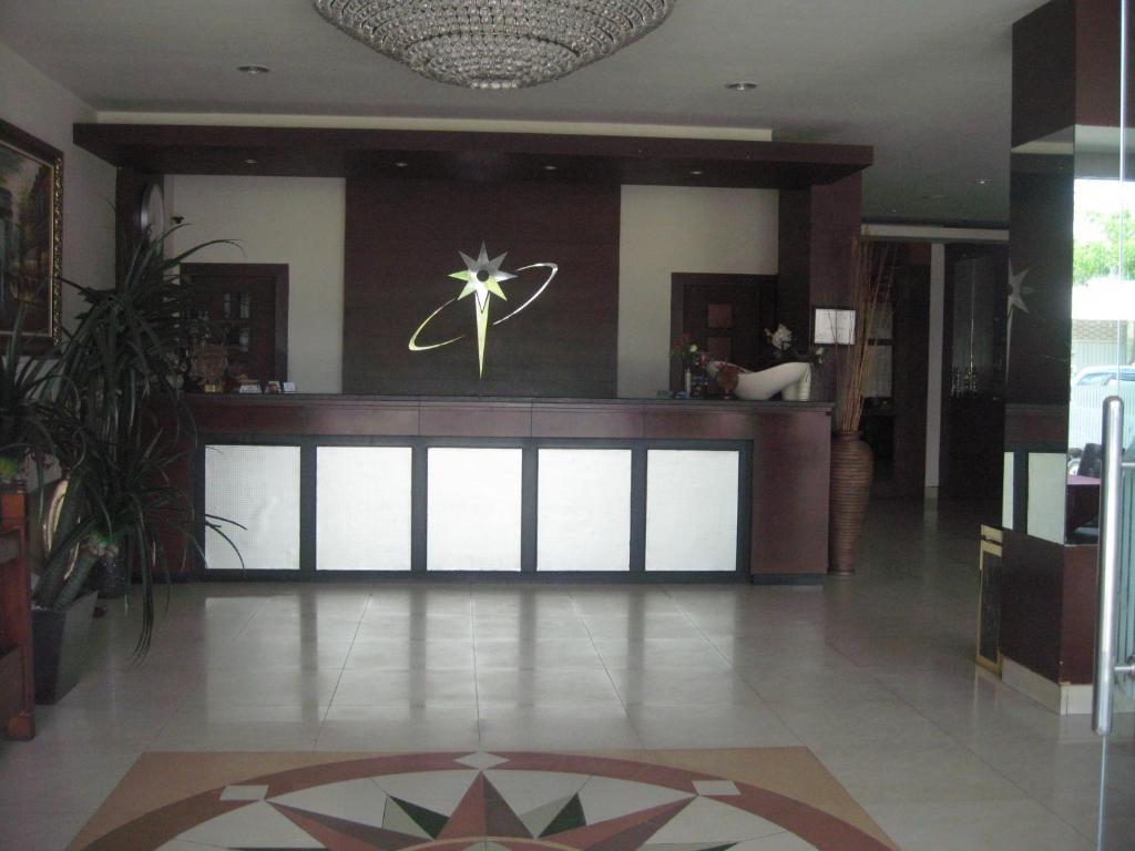 Imperial Hotel Kendari Extérieur photo