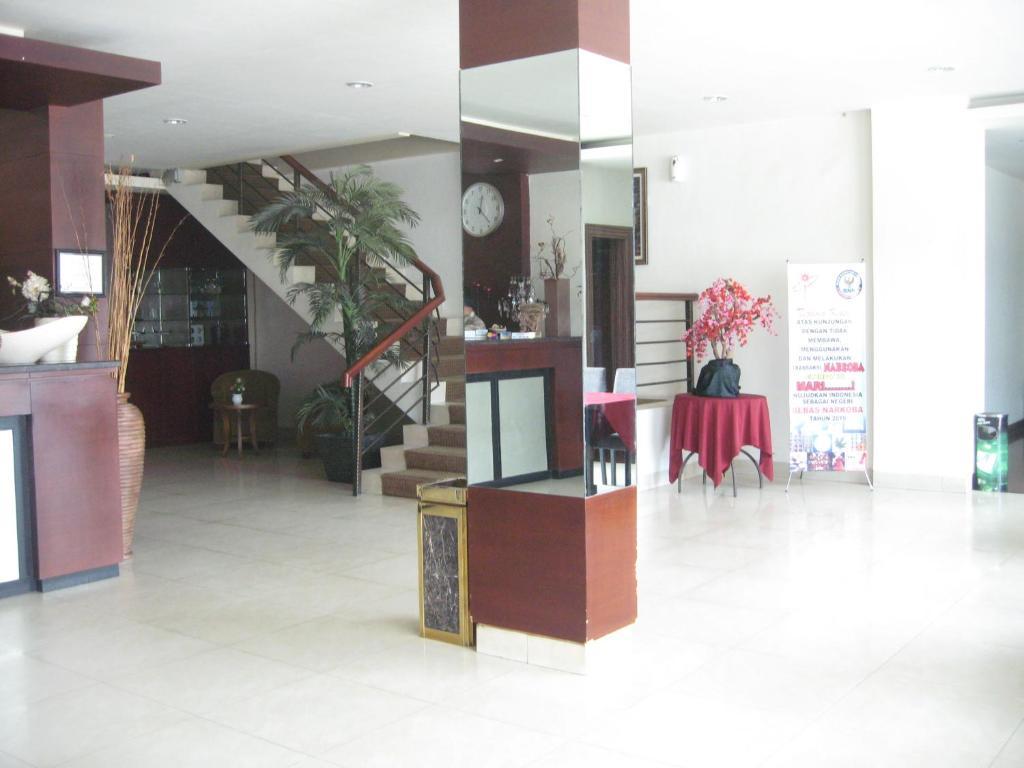 Imperial Hotel Kendari Extérieur photo