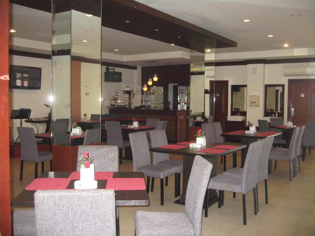 Imperial Hotel Kendari Extérieur photo