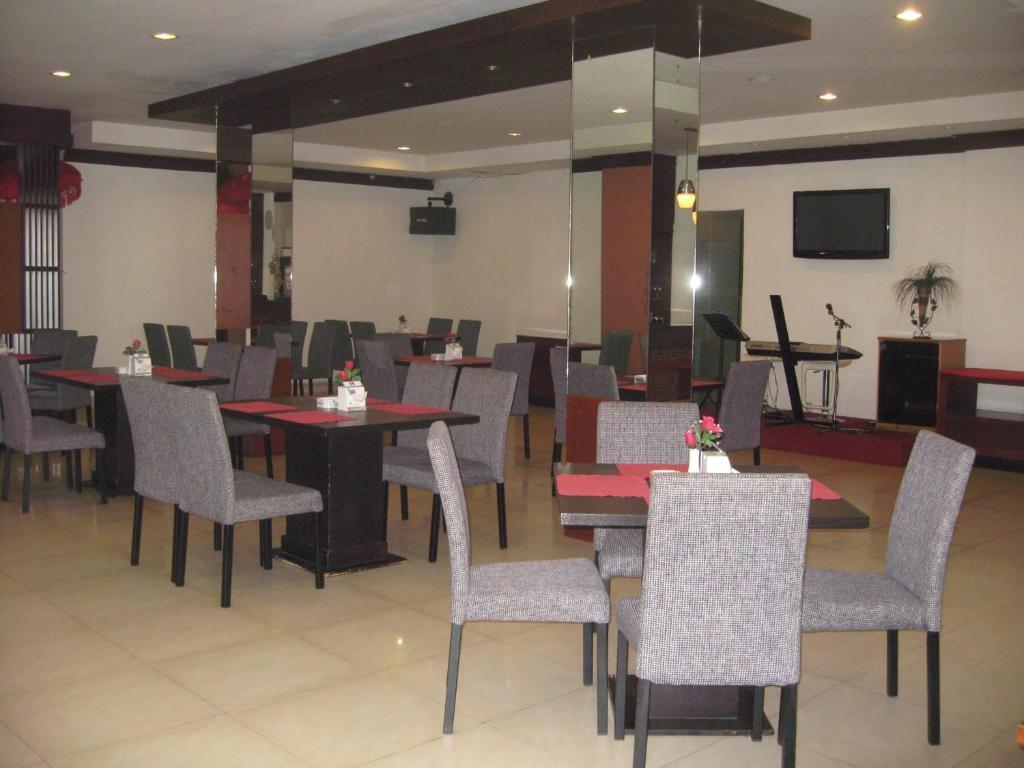 Imperial Hotel Kendari Extérieur photo