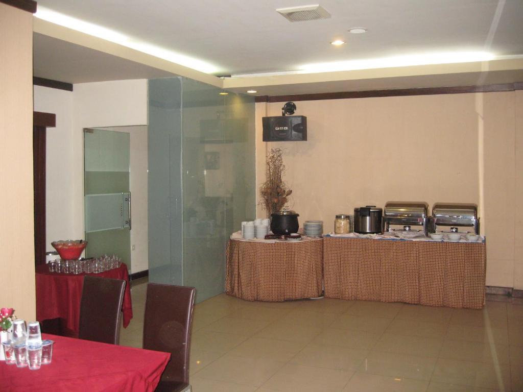 Imperial Hotel Kendari Extérieur photo